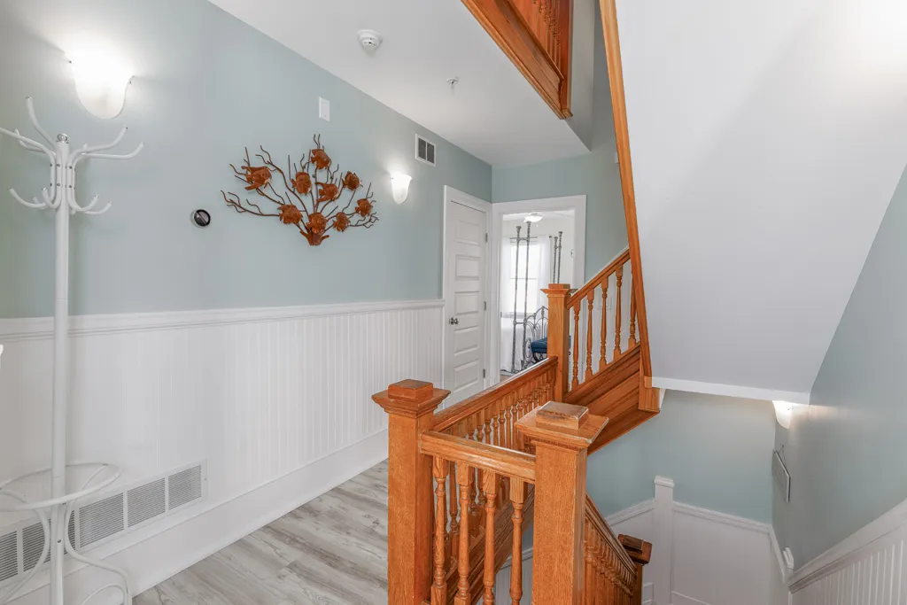 Hall to main bedroom