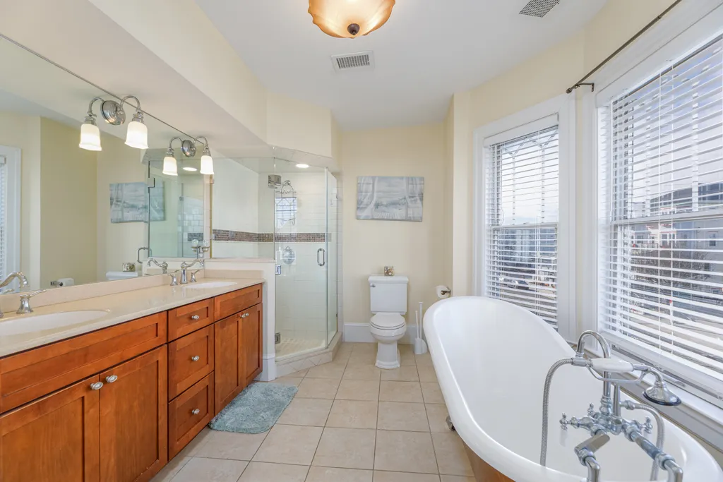Master on-suite bath
