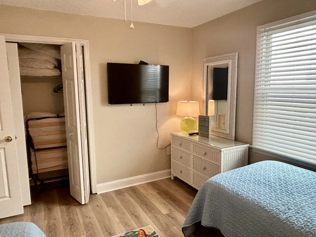 4th bedroom &amp;ndash; two twins with rollaway  twin bed in closet