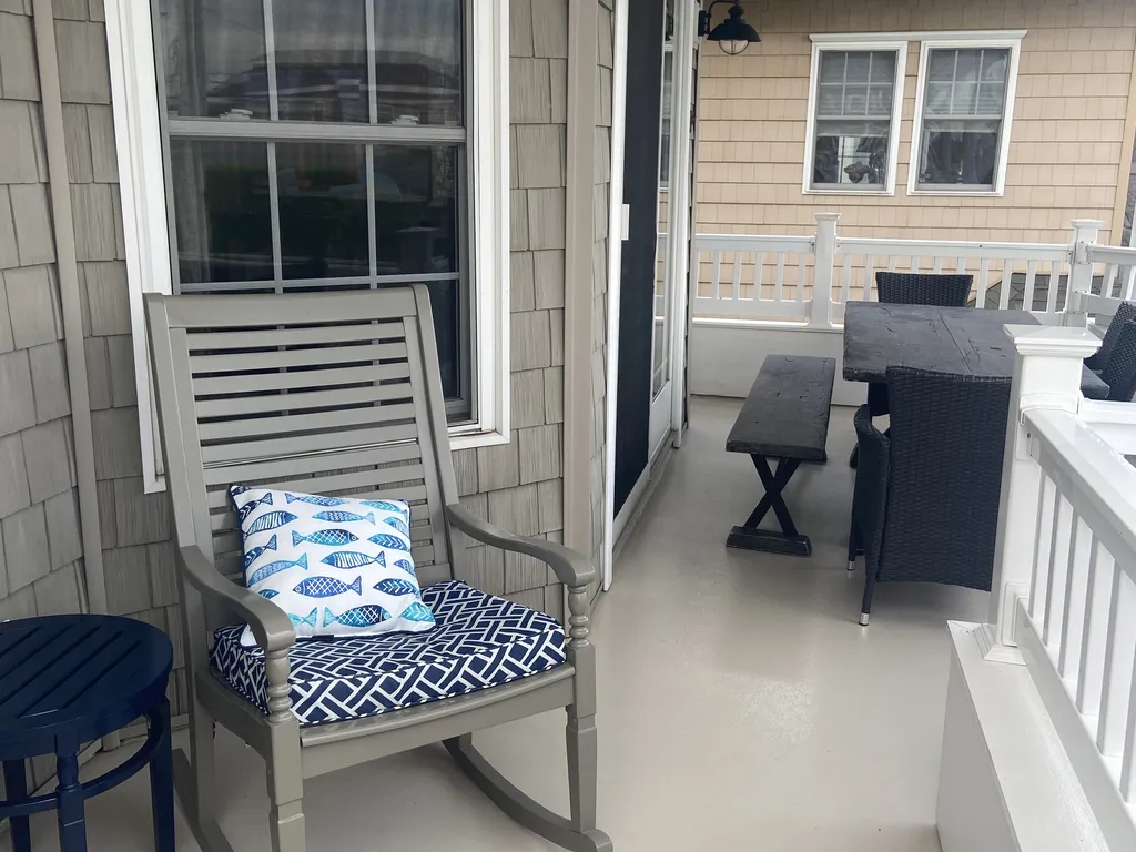 Covered Front Deck with dining table