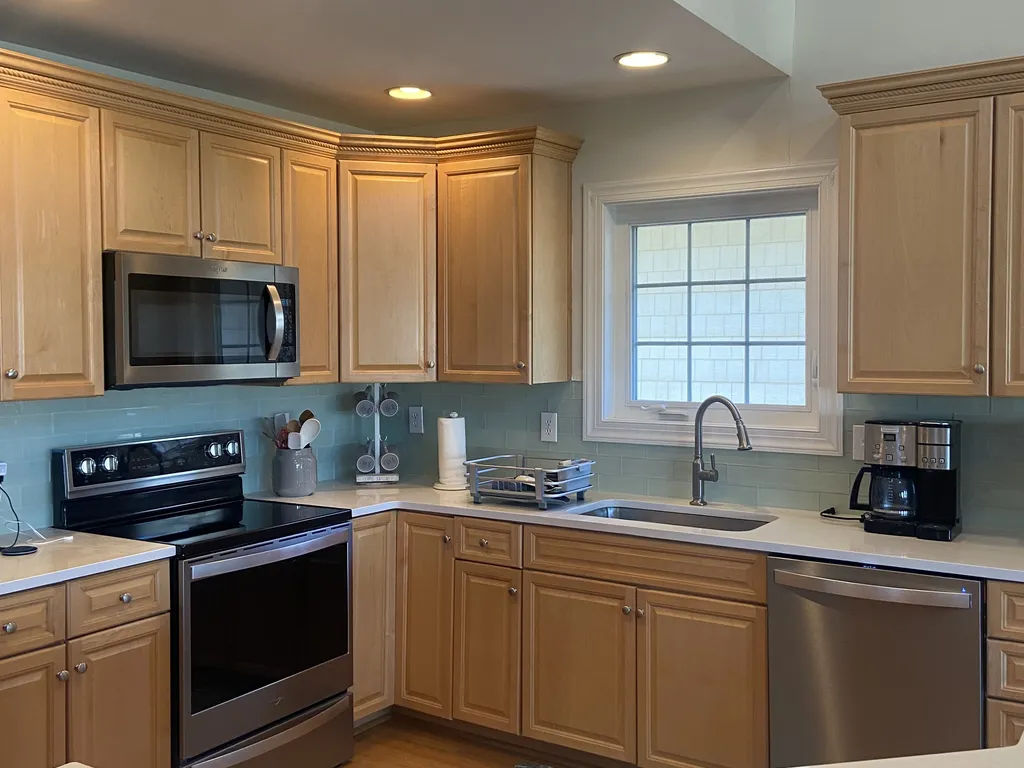 Kitchen with Island 1
