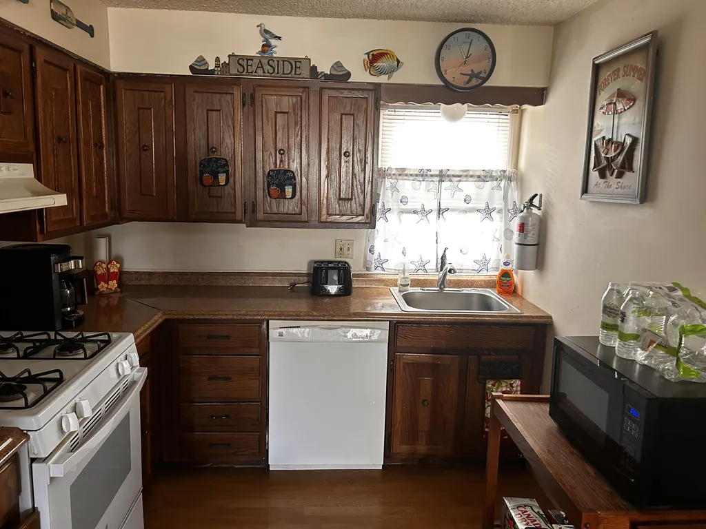 Kitchen with all appliances 