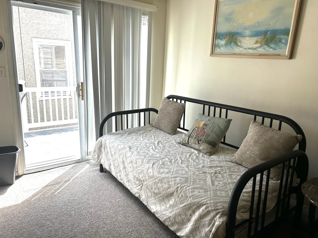 Upstairs Daybed - 2 Twins