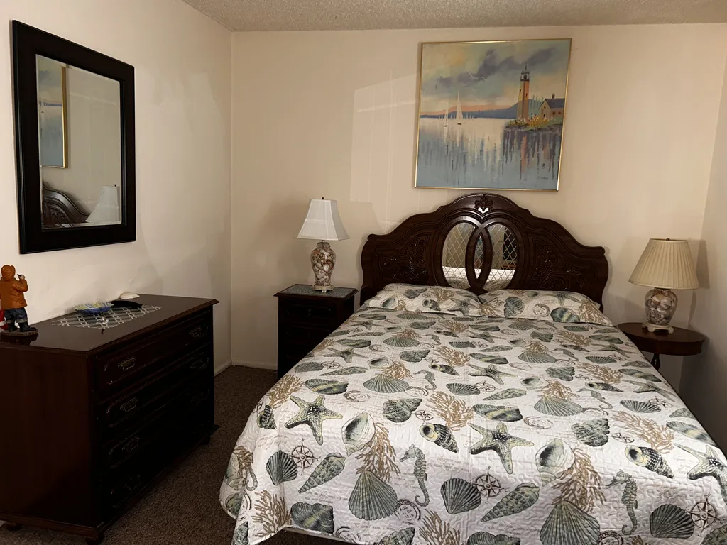 Upstairs Queen Bedroom 