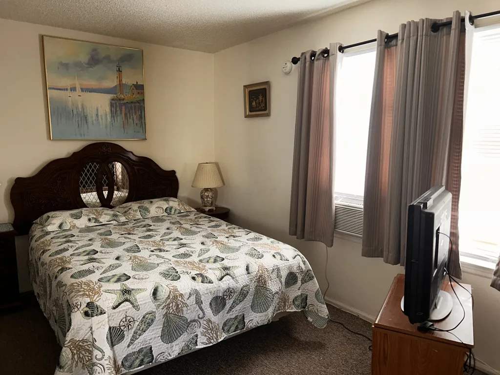 Upstairs Queen Bedroom 
