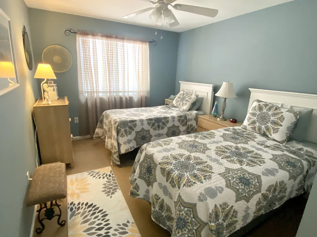 2nd bedroom-2 twins 