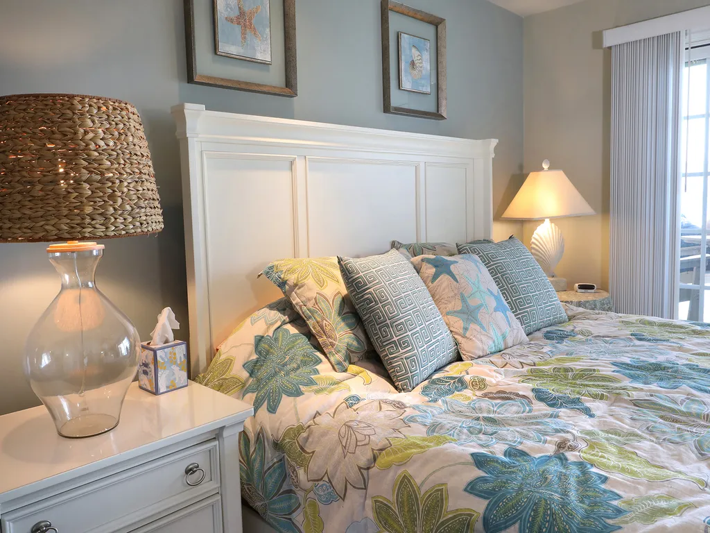 Master bedroom king bed 