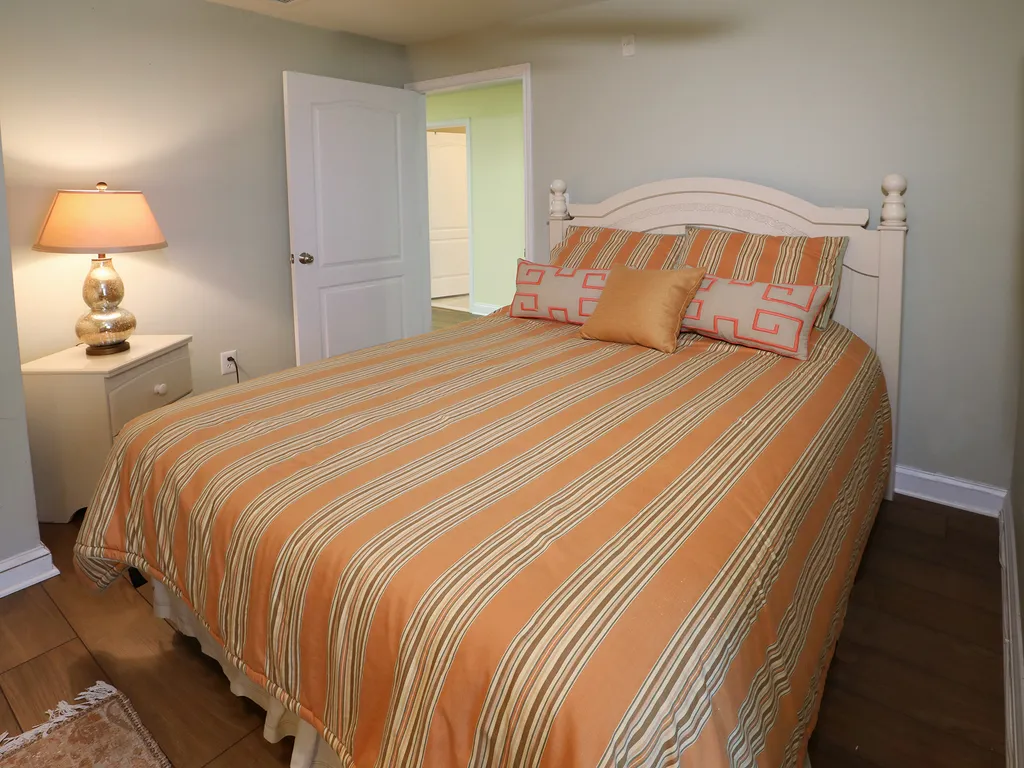 2nd bedroom queen bed 