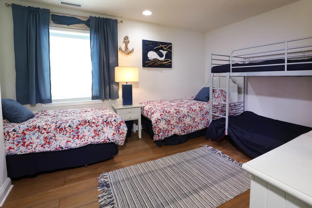 3rd bedroom sleeps 4 