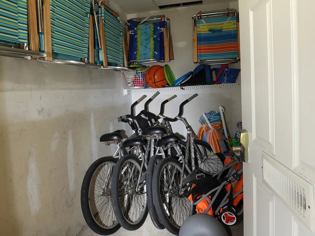 Storage closet with 4 bikes and beach equipment 