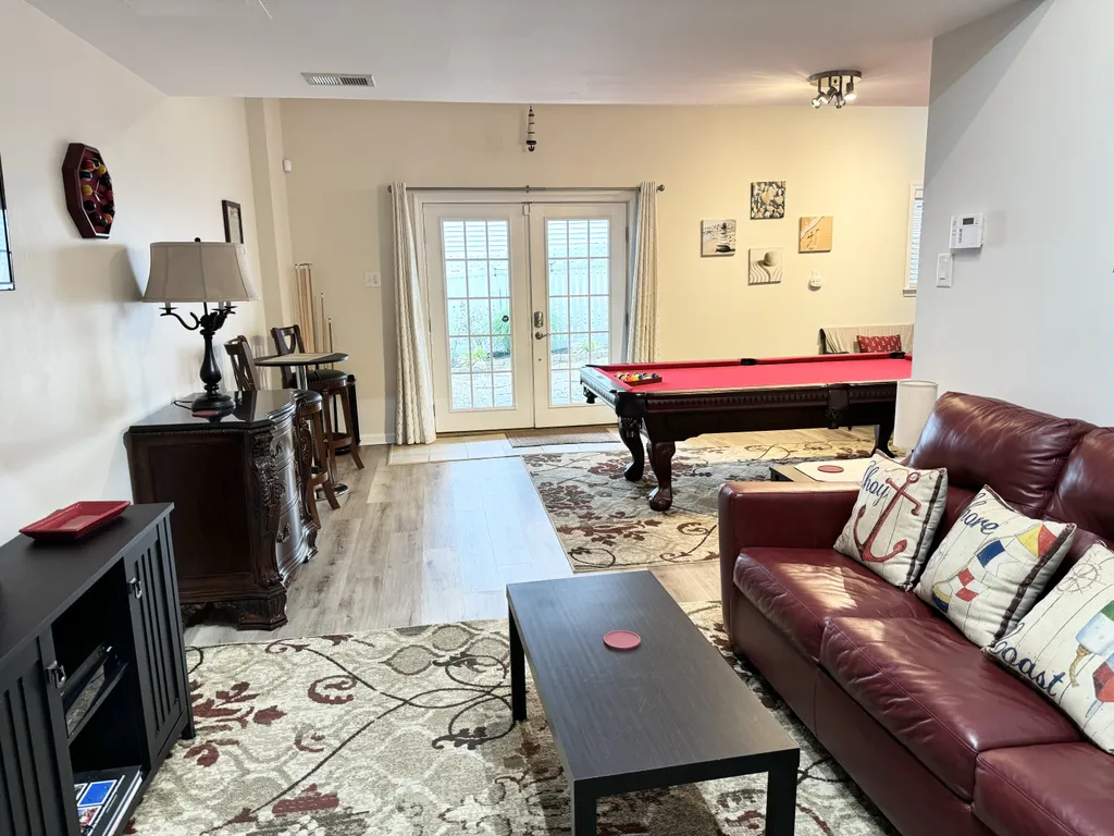 First floor lounge area/6th bedroom with full bath