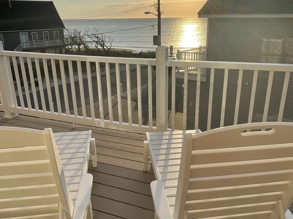 Top deck with lounge area and chaises