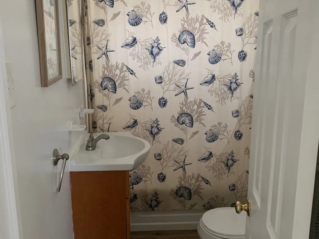 1st Floor - Bath