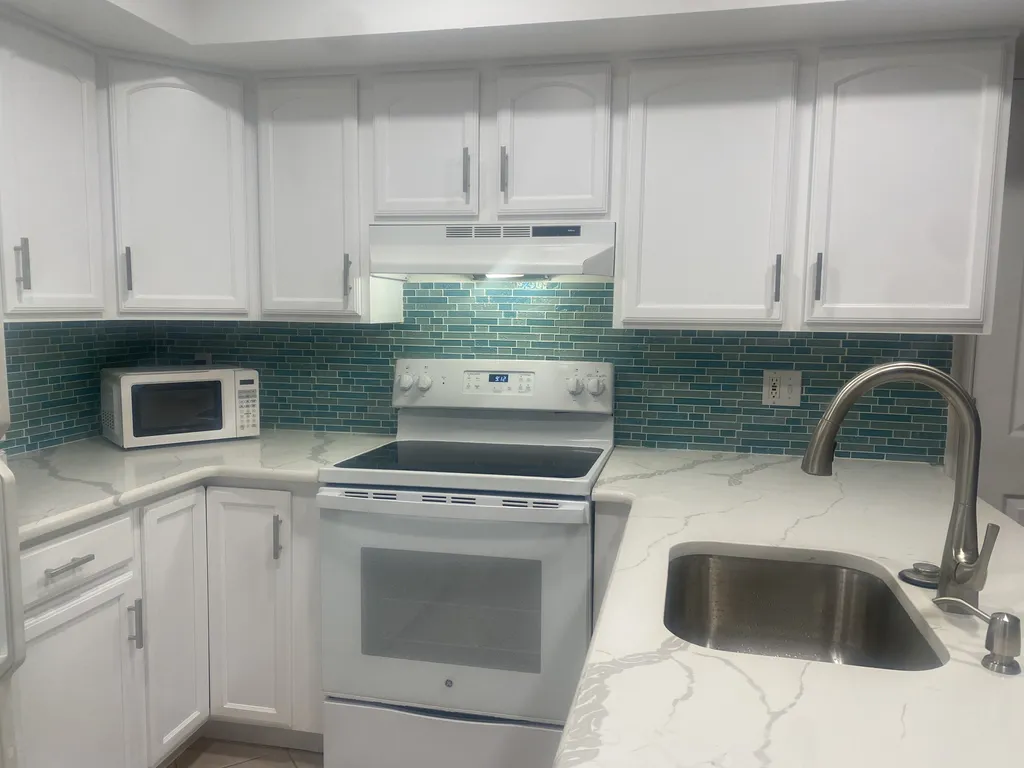 Bright kitchen with all your cooking needs