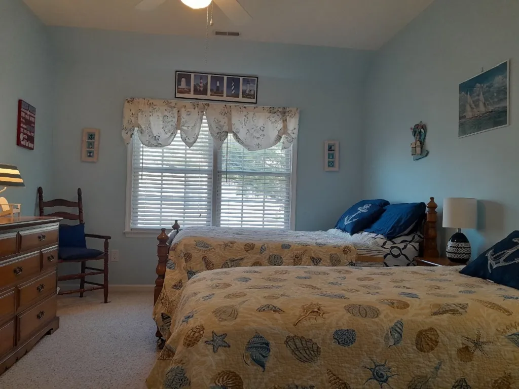 Guest Bedroom (Dbl &amp;amp; Twin beds)