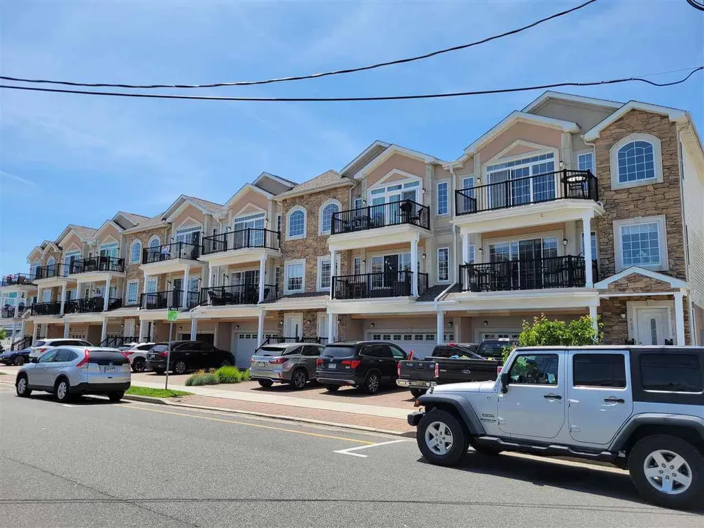 Donaraile Condos