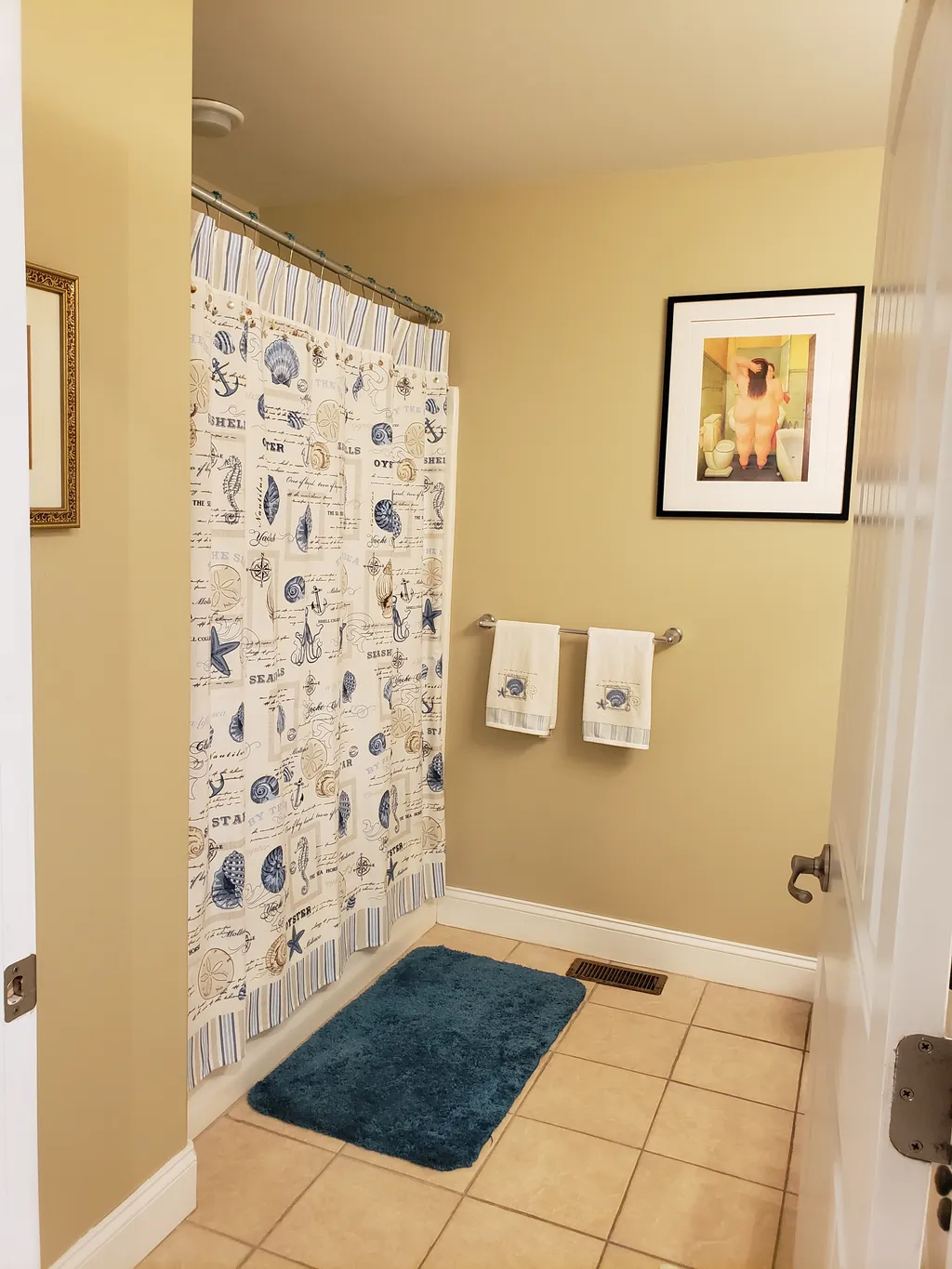 Center Hall Full Bathroom 