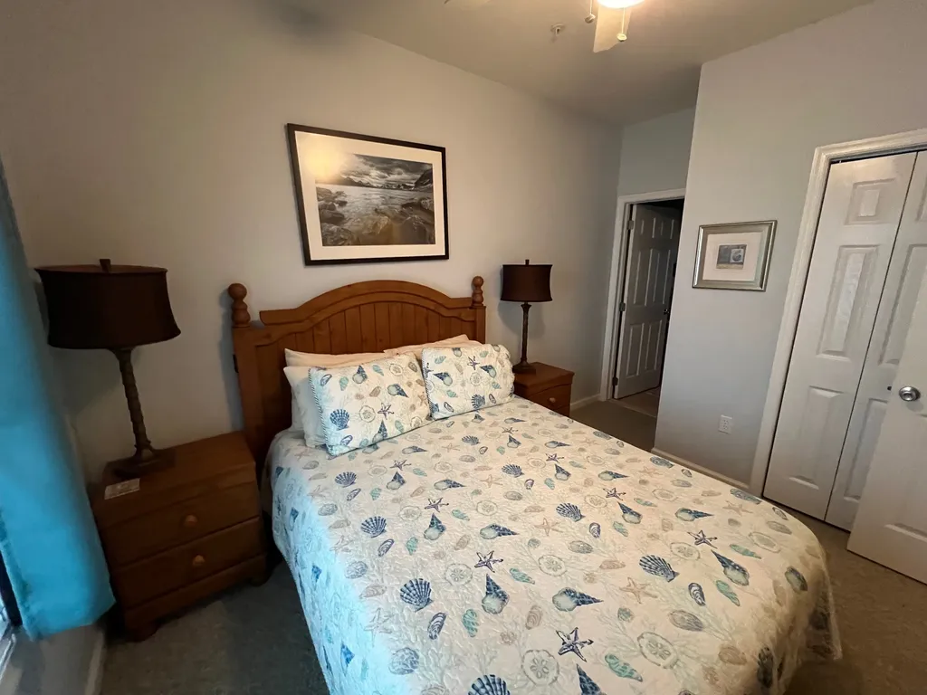 JR Suite w/ Full Bathroom