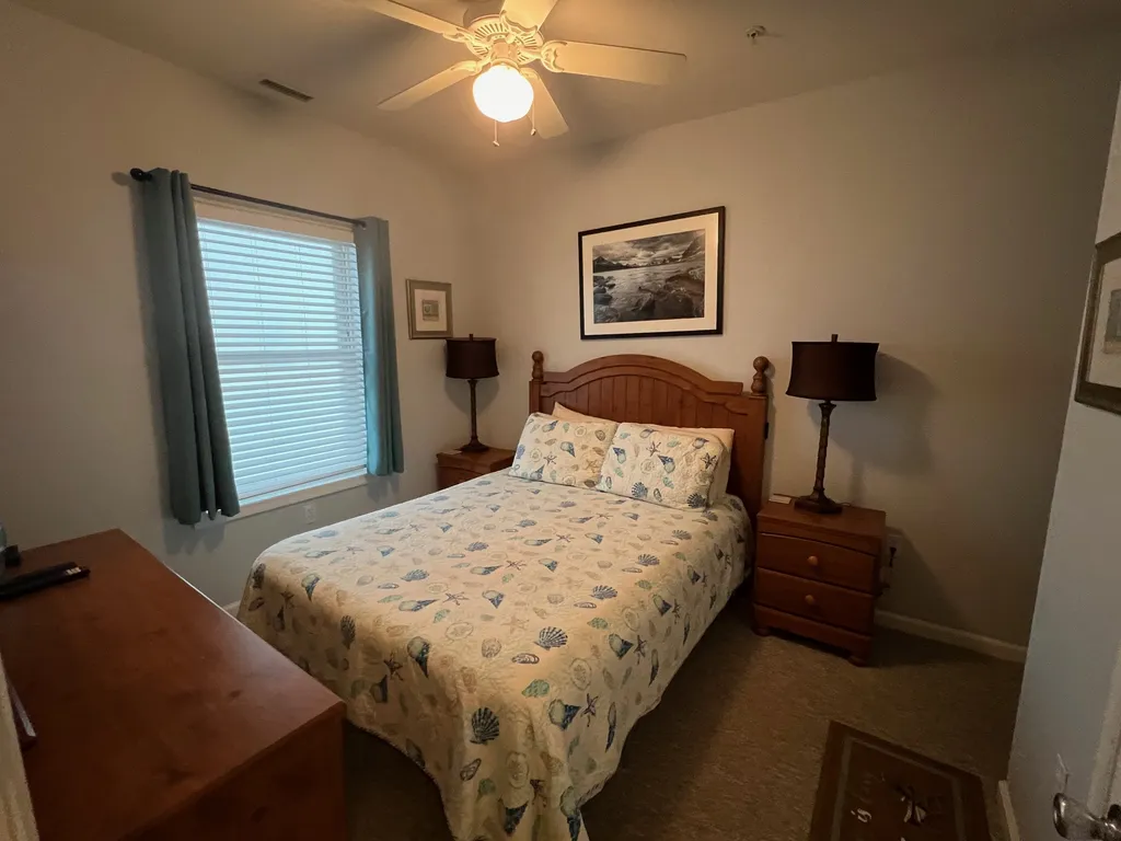 JR Suite w/ Full Bathroom