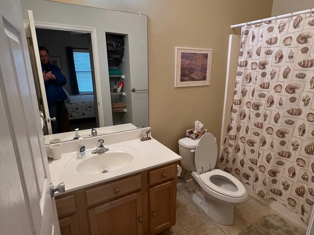 JR Suite Full Bath