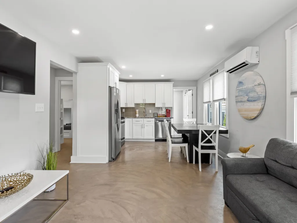 Apt 1 Living/Dining