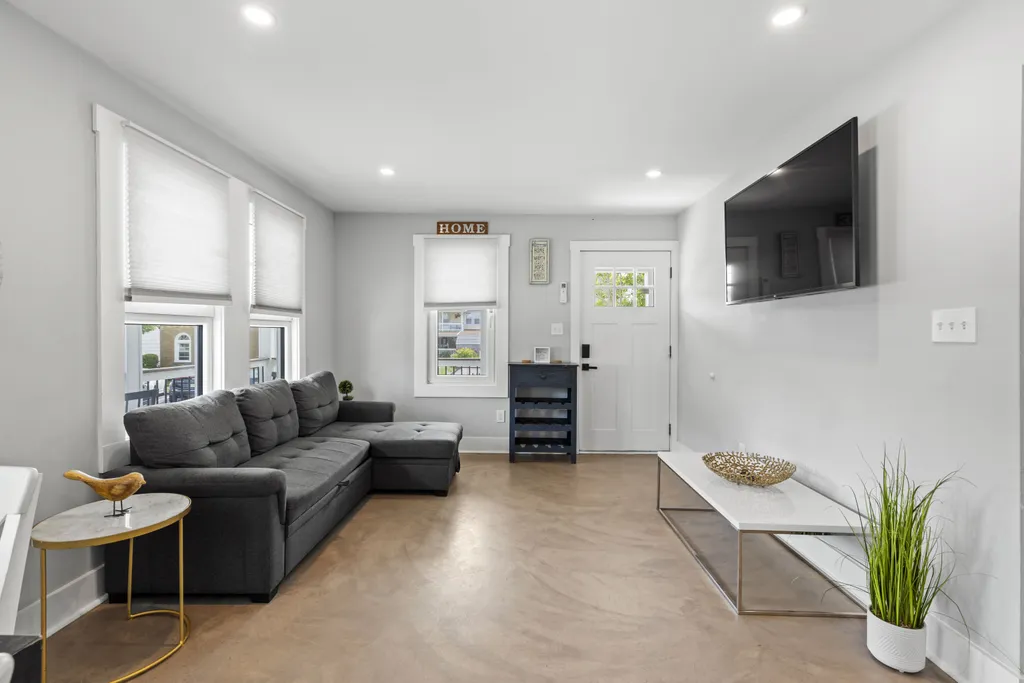 Apt 1 Living room