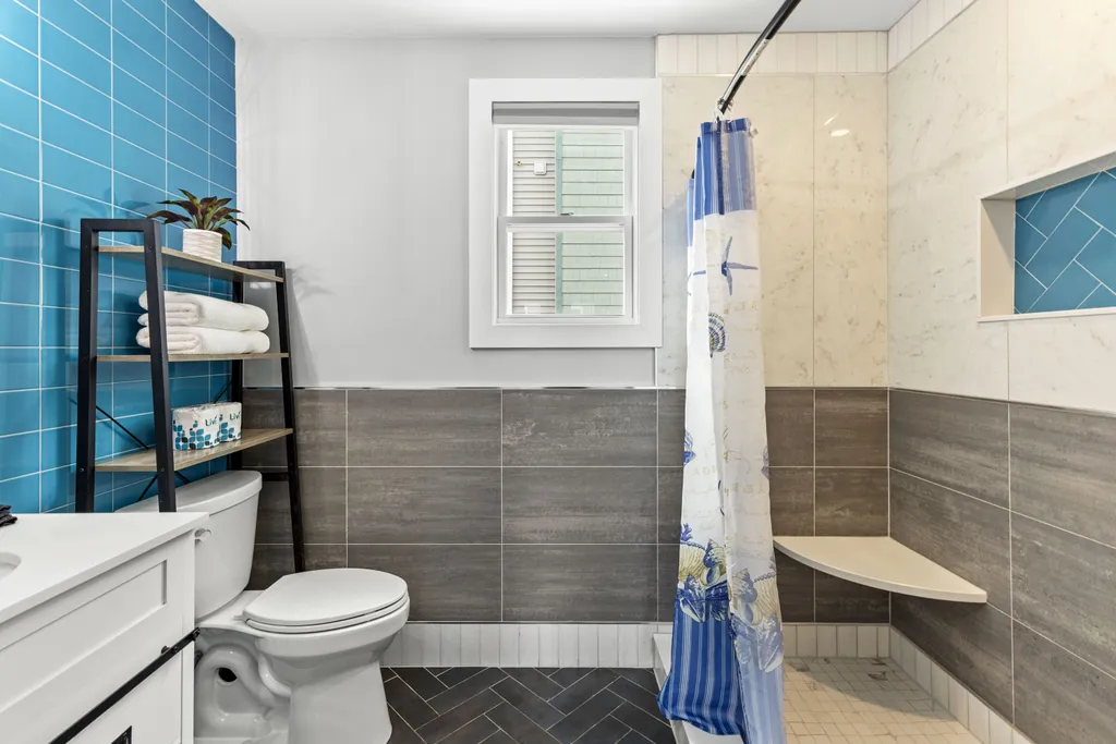 Apt 1 Master Bathroom