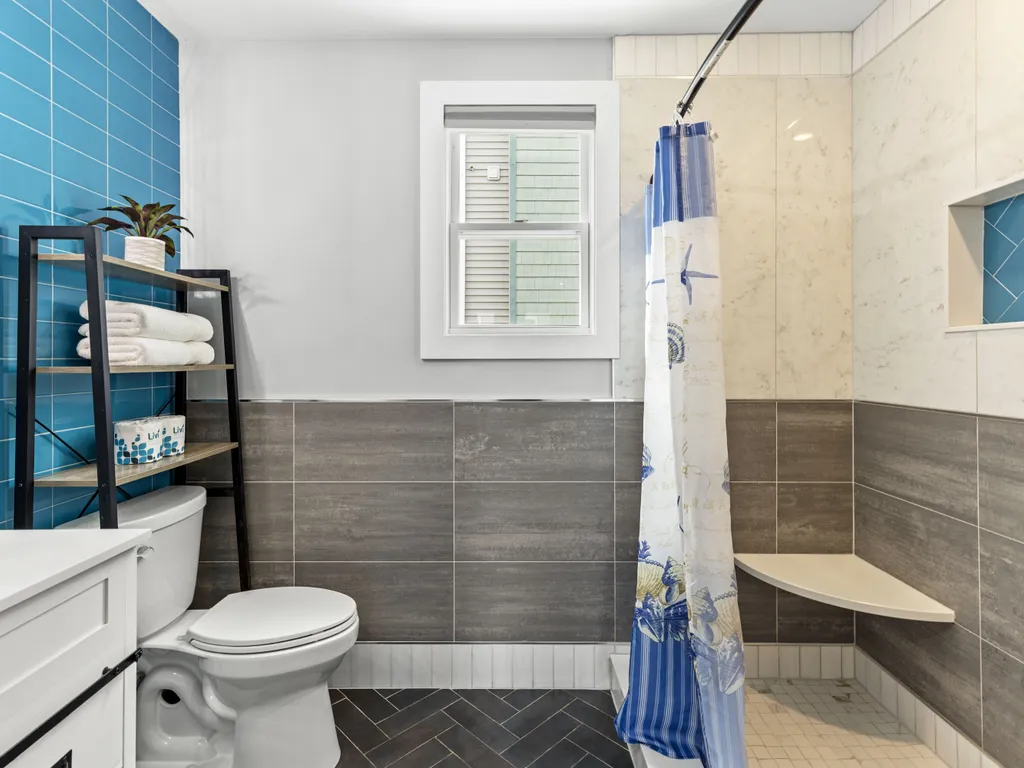 Apt 1 Master Bathroom