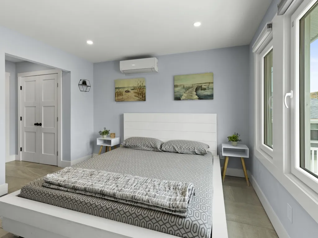 Apt 2 Queen Bedroom