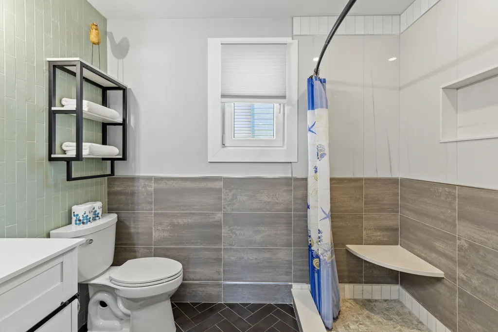 Apt 2 Master Bathroom