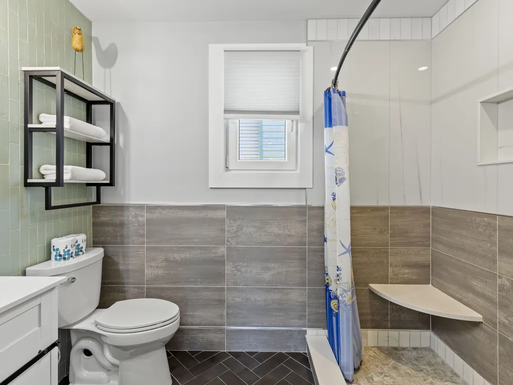 Apt 2 Master Bathroom