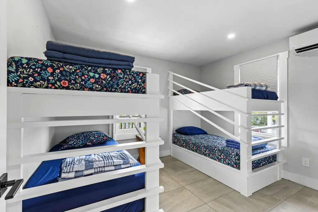 Apt 2 Bunk Bedroom