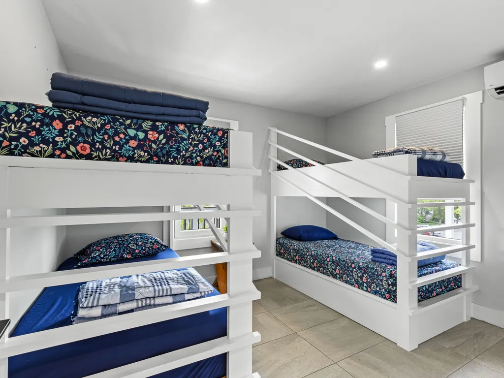 Apt 2 Bunk Bedroom