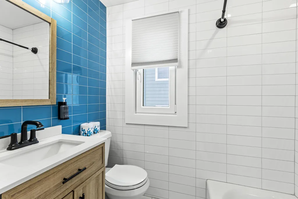 Apt 2 Bathroom 2
