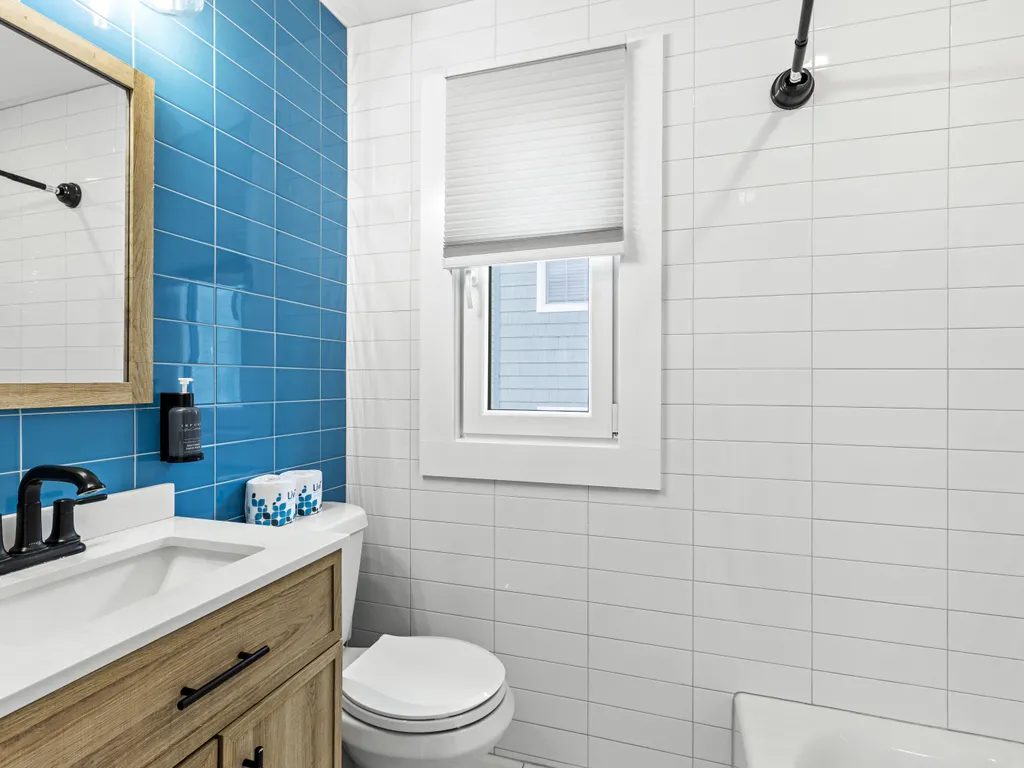 Apt 2 Bathroom 2