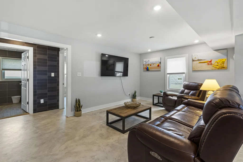 Apt 3 Living room