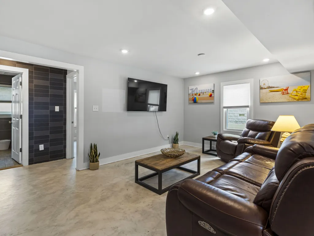 Apt 3 Living room
