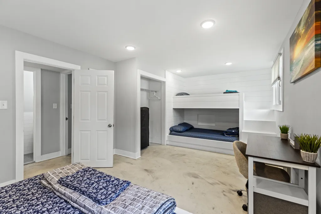 Apt 3 King/Bunk Bedroom