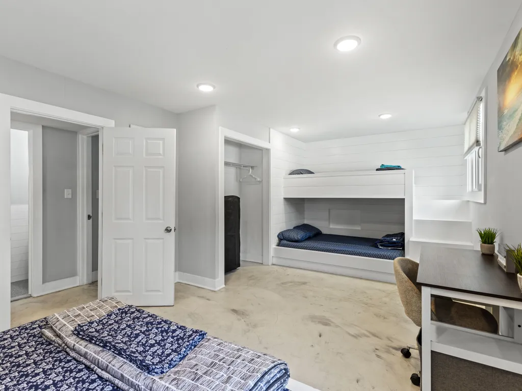 Apt 3 King/Bunk Bedroom