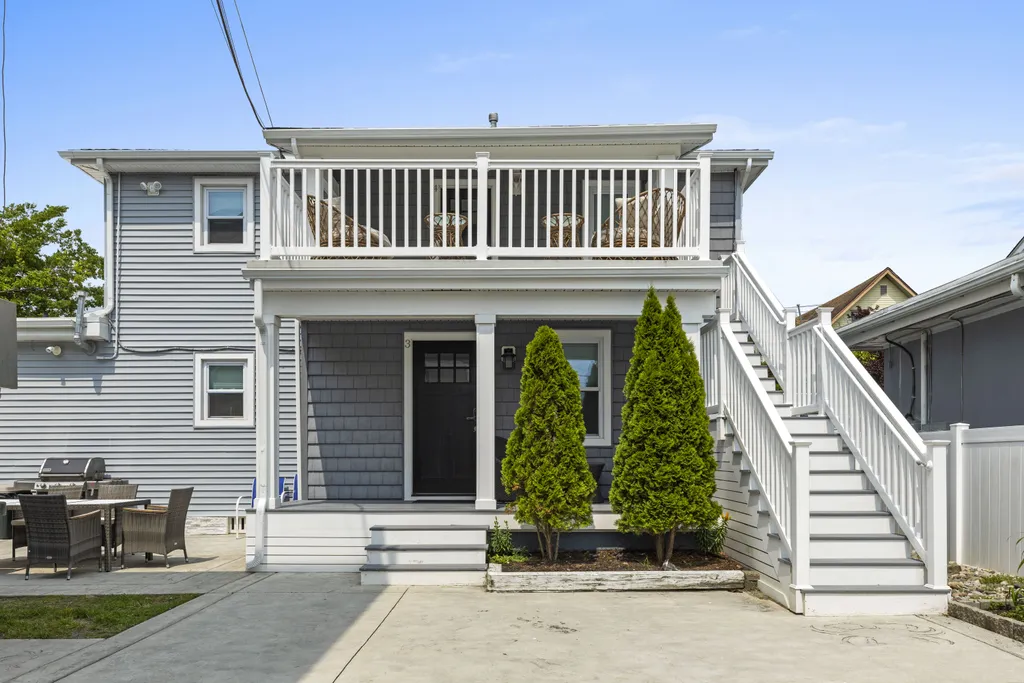 Back House (Apt 3&amp;amp;4)