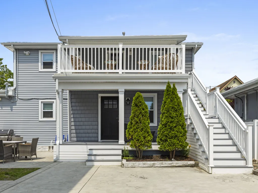 Back House (Apt 3&amp;amp;4)