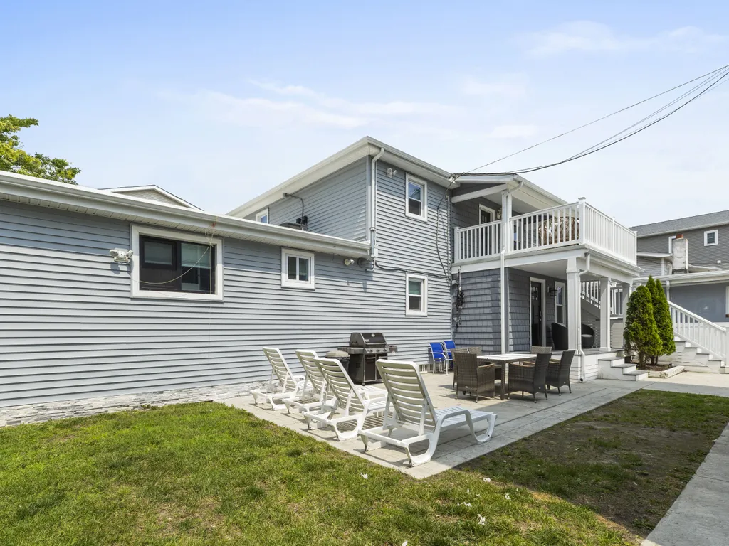Back House (Apt 3&amp;amp;4)