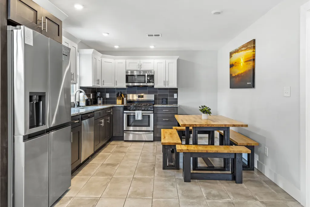 Apt 4 Kitchen/Dining 
