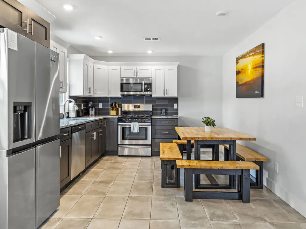 Apt 4 Kitchen/Dining 