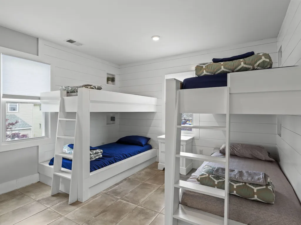 Apt 4 Bunk Bedroom