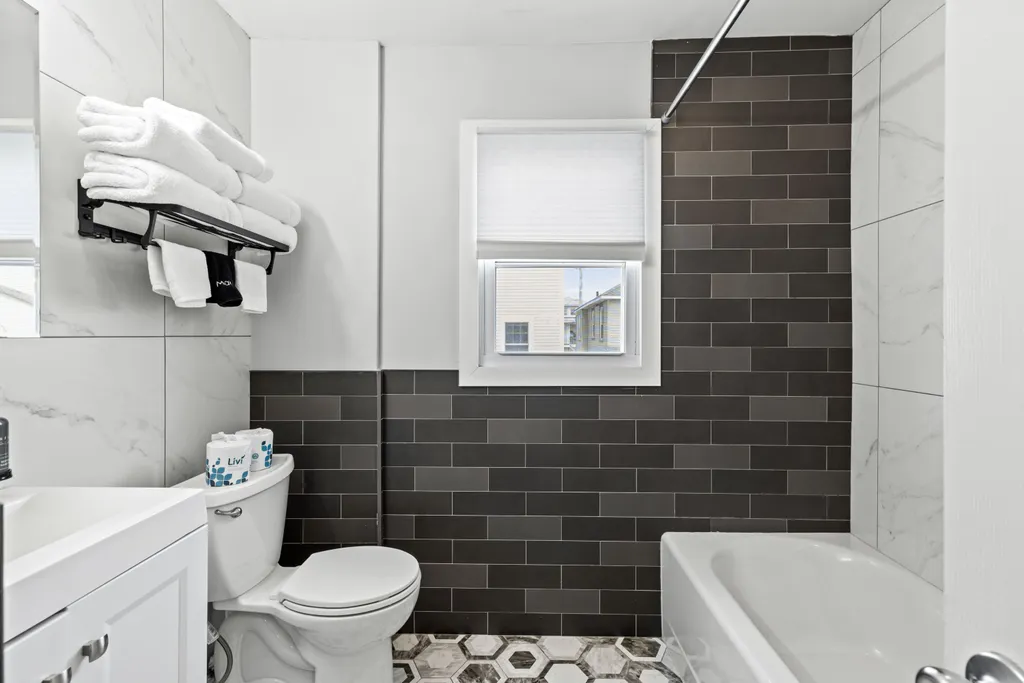 Apt 4 Bathroom
