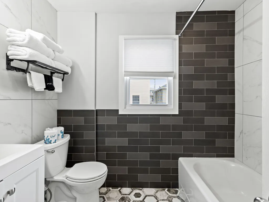 Apt 4 Bathroom