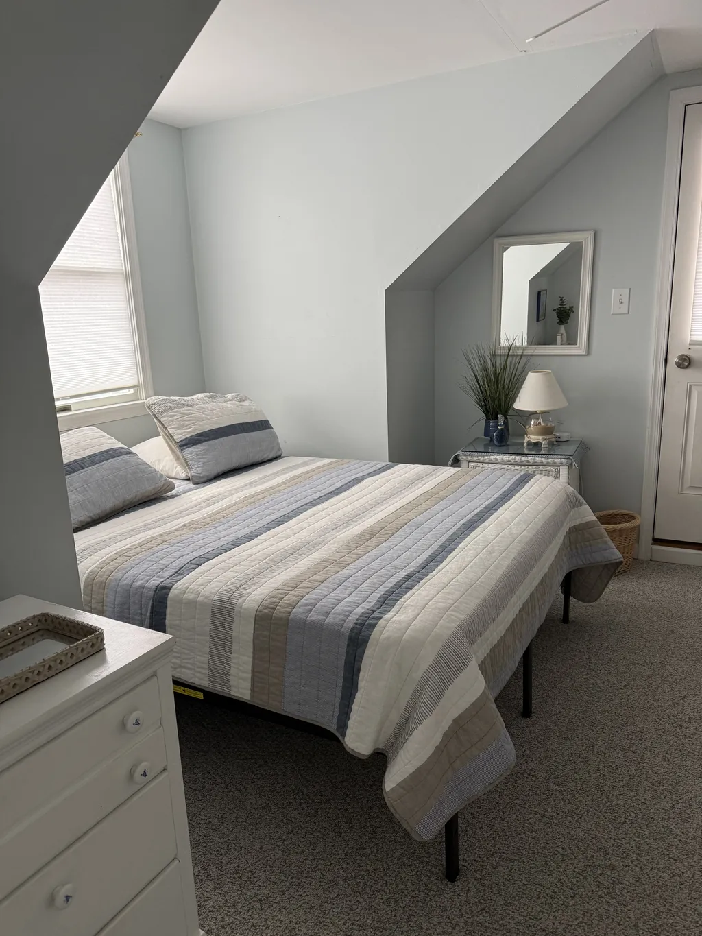 Bedroom #3 - Front - 2nd floor (Queen)oom