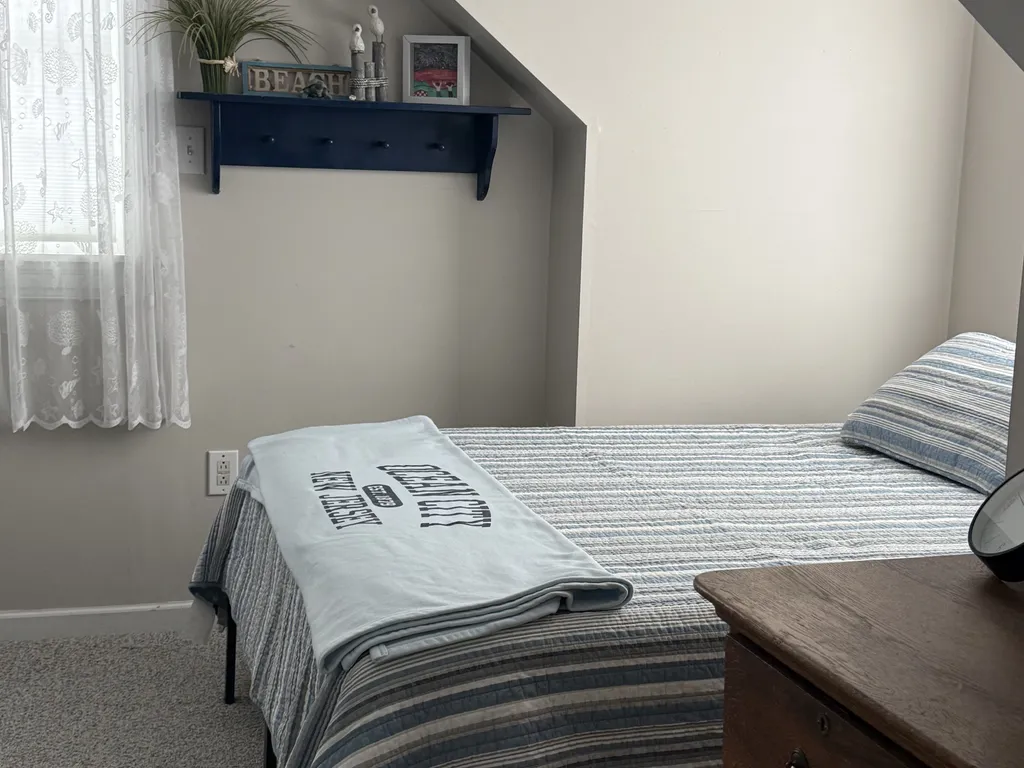 Bedroom #4 (Queen &amp;amp; 2 Twins)