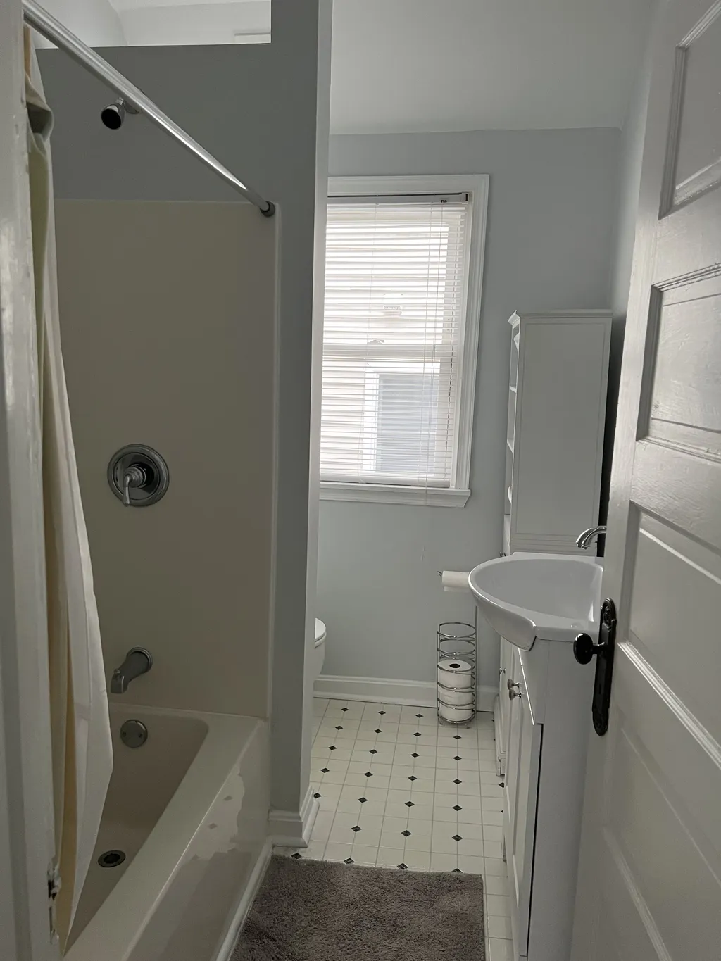1st floor bath room 